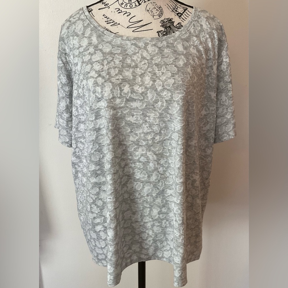 SIMPLY VERA Vera Wang Textured Top NWOT